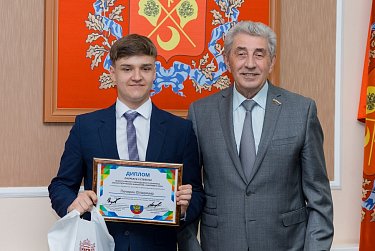 В парламенте региона вручили награды участникам конкурса законотворческих инициатив